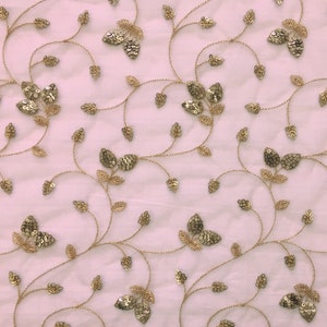 刺繍生地、インドのネット/メッシュ生地、花柄、スパンコール装飾、ピーチピンクのネット/メッシュ生地、ドゥパッタ - ハーフヤード - emb174