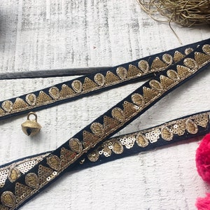 黒のレース、ゴールドのサリーの縁取り、幾何学模様、スパンコールで飾られた、インドのトリム、刺繍リボン、1ヤードあたりのインドのトリム - Lace447