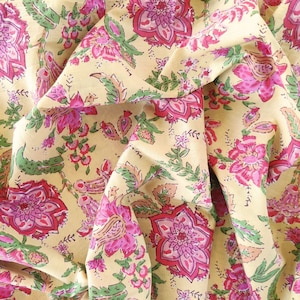 Yardas de tela con estampado de bloques, algodón indio floral, tela de algodón Jaipur impresa a mano, tela de algodón floral amarillo - 1 yarda - ctjp348