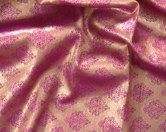 Indiase brokaat, goudbrokaatstof, Indiase brokaat, banarasi, kledingmateriaal, magenta motieven, stof op maat gesneden - halve werf en 1 werf - br107