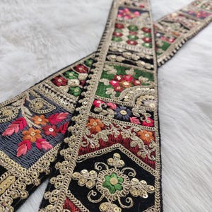 acabamento preto, barra de sari, renda indiana, trabalho com fios dourados, bordado, trabalho com lantejoulas, motivo floral, artesanato, renda por metro, multicolorido - lace1171