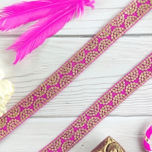 renda artesanal, acabamento em tecido indiano, embelezado com sequência, acabamento bordado rosa, acabamento bordado em semicírculos, renda por metro - Lace918