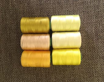Seidenfaden, Stickfaden, Maschinenstickfaden, Kunstseidefaden, Garnrollen, Gelbe Fäden - Set mit 6 Farbtönen