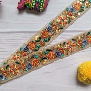 Acabamento indiano por metro, acabamento boho, borda de sari, acabamento bordado, renda bege, bordado floral com lantejoulas, borda de artesanato, faça você mesmo - Lace959