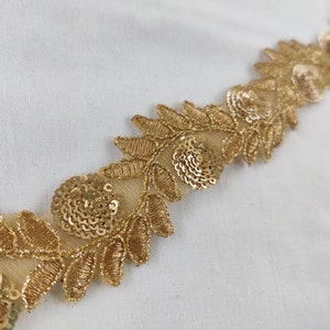 Guarnição indiana, renda dourada, recortes, borda saree, renda artesanal, renda para decoração de casa, embelezada com círculos, motivo floral - Lace897