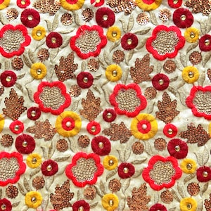 Tissu indien, tissu beige, motif floral, brodé, matériel vestimentaire, tissu par cour, décoratif, threadwork - HALF YARD - emb232