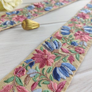 Passamaneria in tessuto indiano, nastro ricamato, nastro multicolore, motivo floreale, pizzo artigianale, pizzo per arredamento, bordo per sari - Lace913