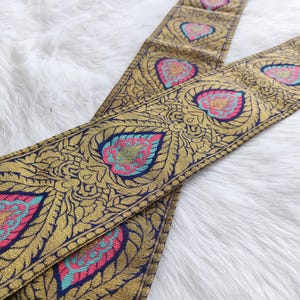 Renda jacquard, acabamento em tecido indiano, padrões em formato de coração, base dourada, borda de sari, renda artesanal, acabamento multicolorido, renda para decoração de casa - Lace937