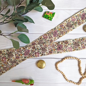 Encaje beige, borde indio cortado a medida, borde de sari, encaje indio, bordado floral morado, borde bohemio, borde bordado, borde artesanal - Lace947