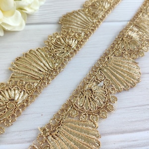 Indiase bies, verfraaid met opeenvolging, opengewerkt kant, gouden kant, bloemen, sareekant, ambachtelijk kant, kant voor huisdecoratie, geborduurde randen - Lace880