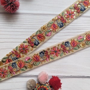 boho-versiering, geborduurde biezen, Indiase biezen op maat gesneden, sari-rand, beige kant, bloemenborduurwerk met pailletten, knutselrand, doe-het-zelf - Lace961