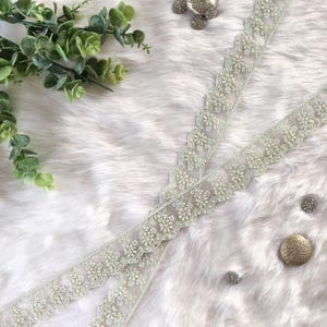 Indische Spitze, Netzborte sticken, hellgrüne Borte, Saree Borte, Fadenarbeit, Perlen, Blumenmotive, Boho, Kunsthandwerk, Spitzenrohware - lace1132