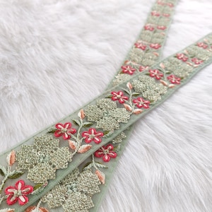 Renda indiana, trabalho com linha, acabamento verde, barra de sari, bordado, trabalho com lantejoulas multicoloridas, artesanato, renda por metro, decorativa - lace1183