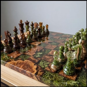 Juego de ajedrez de madera de resina epoxi hecho a mano, tablero de ajedrez de tamaño de torneo, juego de ajedrez de lujo en tonos bosque y tierra, piezas de ajedrez de madera maciza y resina.