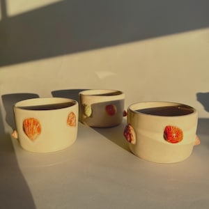 Handgemaakte schelpenbeker, op de oceaan geïnspireerde greeploze mok, 3D-beker van kustaardewerk, leuk strandhuisdecorcadeau, 200 ml
