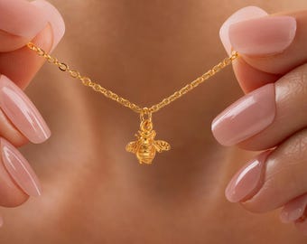 Minimalist Bee Necklace, Gold Plated Honey Bee Necklace, Mini Tiny 3D Bee Necklace, Flying Necklace, Gift for her, Christmas Gift, Gift