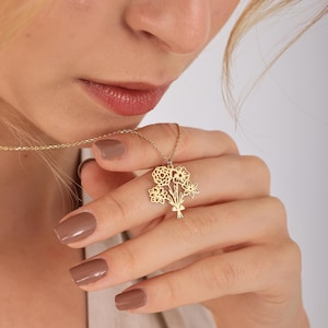 Combined Birth Flower Bouquet Necklace for Women Dainty Gold Birth Flower Necklace for Her Sterling Silver Family Flower Necklace for Mom
