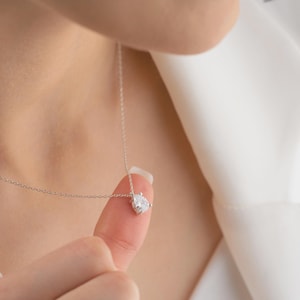 Benutzerdefinierte Diamant Birthstone Halskette für Frauen Birthstone Halskette für Sie Zierliche Gold Teardrop Birthstone Halskette Geburt Monat Geschenk für Mama
