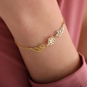 Angel Wings Flower Bracelet Dainty Gold Angel Wings Bracelet with Flower Sterling Silver Guardian Angel Bracelet for Mom Unique Gift for Her