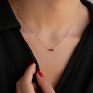 Collier de pierre de naissance baguette pour maman, collier de pierre de naissance de famille, cadeau personnalisé, bijoux de pierre de naissance de mère, cadeau d&#39;anniversaire de Noël