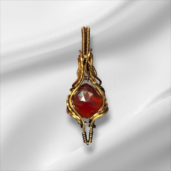 Garnet Protection Amulet for Protection Gemstone Necklace Pendant for Prosperity Witchy Accessory Vintage Copper Gothic Princess Style Gift
