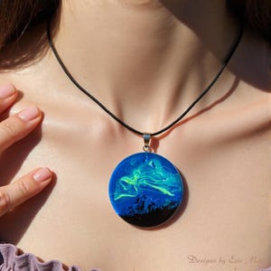 Northern lights necklace - Aurora Borealis Resin and Wood Necklace, Aurora borealis pendant, Natural wood pendant, Aurora