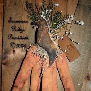 Primitive Grungy Dirty Easter Carrots & Crow Door Hanger E-pattern