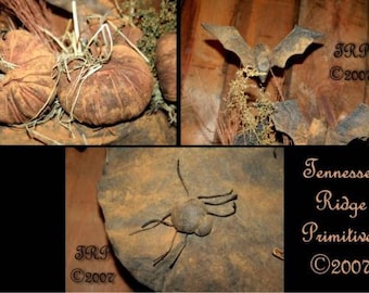 Tennessee Ridge Primitives  Primitive Bats, Spiders and Pumpkin Pod Ornies - Pattern Only