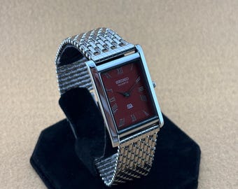 RED SILVER VINTAGE Seiko slim quartz men's Wristwatch