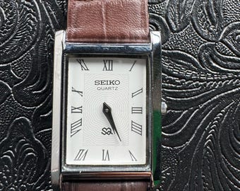 WHITE DIAL Vintage Seiko Slim Men&#39;s Wrist Watch – New Battery & Strap – Classic Quartz Watch