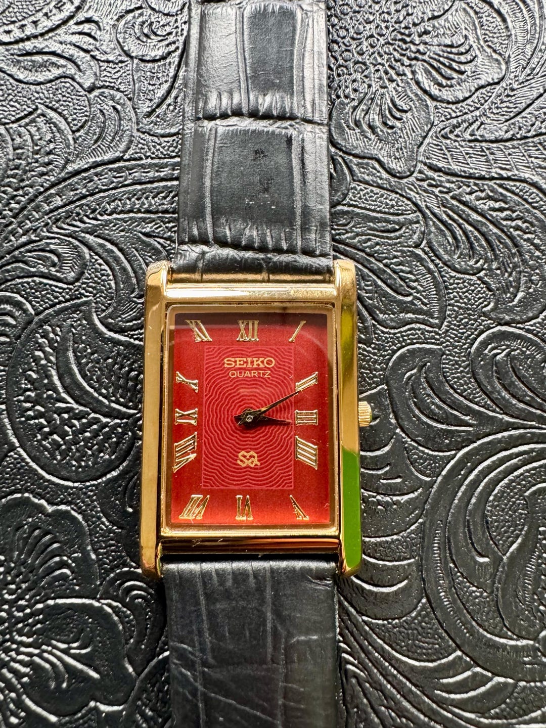 90s Vintage Seiko tank 腕時計 希少レッド文字盤 タンク Vintage Seiko Tank Watch: Red Dial, New Battery and New Strap