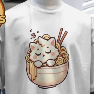 Camiseta de algodão grosso unissex com estampa de gato fofo, camiseta de anime, presente para amantes de animais, camiseta para fãs de macarrão de anime, roupa casual, camiseta divertida