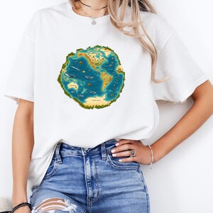 Vintage Ozeanische Weltkarte mit Walen, Schildkröten und Fantasy-Kontinenten-Design