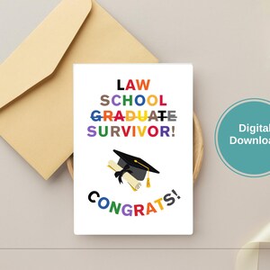 Tarjeta de sobreviviente de graduado de la facultad de derecho. Regalo divertido de graduación de derecho para abogados, estudiantes de derecho, profesionales legales, socios. Tarjeta de felicitaciones con juego de palabras.