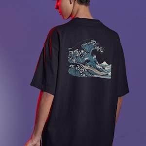Oversized Surf T-shirt with Vintage Japanese Design, Casual Surf Shirt, Retro Beachwear, Ideal Gift for Surfer