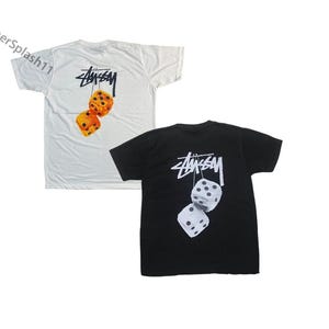 Camiseta Stussy Dice + bolsa de polietileno grátis e cartão de identificação