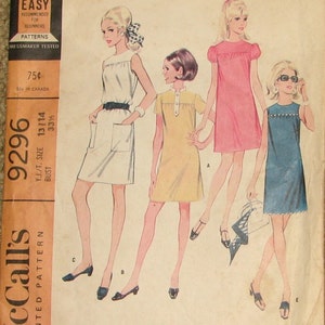 May include: A vintage sewing pattern for a young junior/teen dress in six versions. The pattern is called "Easy to Sew" and is from McCall's. The pattern number is 9296. The pattern is for sizes 13/14 and has a bust measurement of 85 cm.