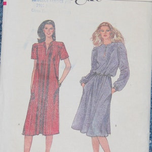 Loose Fitting Pullover Dress 1980s Vintage Sewing Pattern VOGUE 7905, size 10 image 1