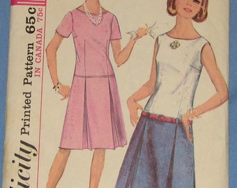 Inverted Pleats Summer Dress 1960s Vintage Sewing Pattern SIMPLICITY 5844, Junior Size 9, UNCUT