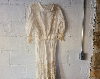 Antique Edwardian Victorian Dress with Lace, Flowers and Button