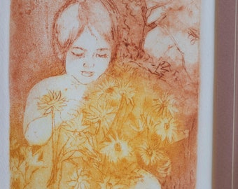 Vintage Signed Etching dell'artista Joan Purcell, 1970s Stampa numerato di Child Or Baby in Daisies Orange Gold Brown, American Art