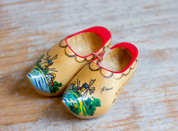 Vintage Wooden Shoes, Holland Souvenir Miniature Wood Shoe, Hand Painted and Crafted, Dutch Scandinavian Decor Vintage Wooden Shoes, Holland Souvenir Miniature Wood Shoe, Hand Painted and Crafted, Dutch Scandinavian Decor