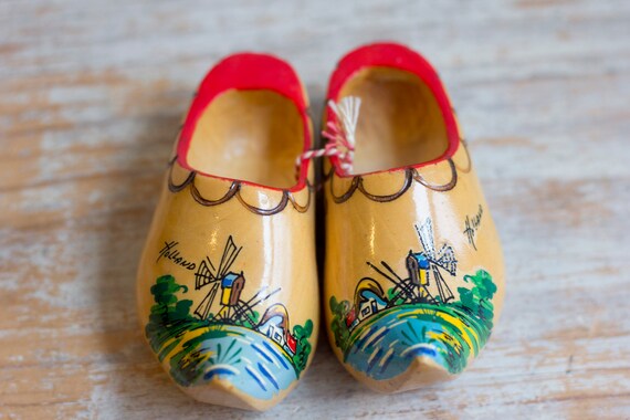 Vintage Wooden Shoes, Holland Souvenir Miniature Wood Shoe, Hand Painted and Crafted, Dutch Scandinavian Decor Vintage Wooden Shoes, Holland Souvenir Miniature Wood Shoe, Hand Painted and Crafted, Dutch Scandinavian Decor