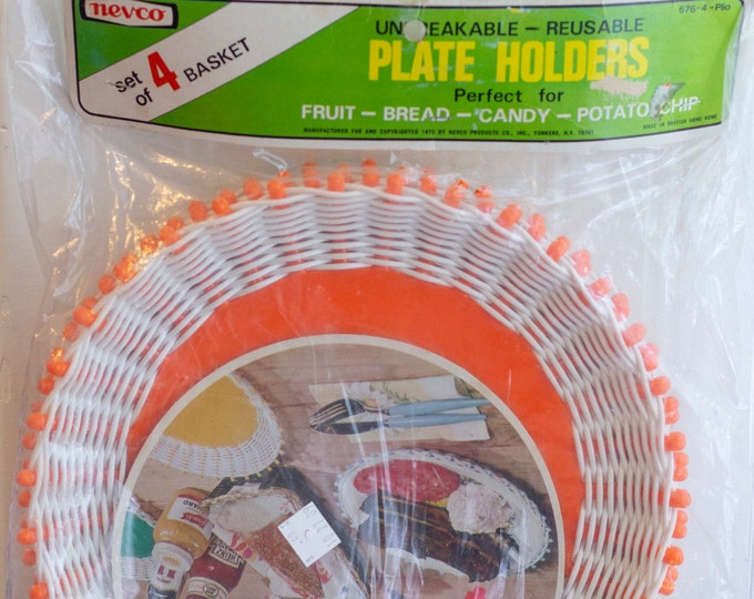 Vintage Paper Plate Holder, Retro MOD Picnic Dishes, Beaded Woven