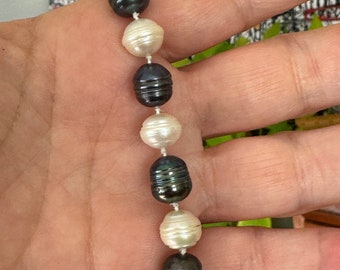 14K Gold White and Black Pearl Bracelet