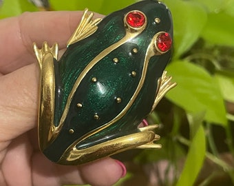 Trifari Green Enameled Frog Brooch - Red eyes - Book Piece 80s