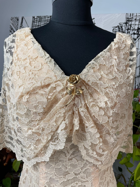 Lilli diamond lace dress Vintage Cream Wiggle Dre… - image 4