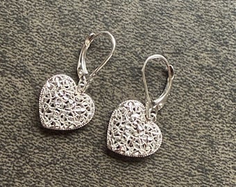 14K White Gold Heart Earrings Dangle Diamond Cut