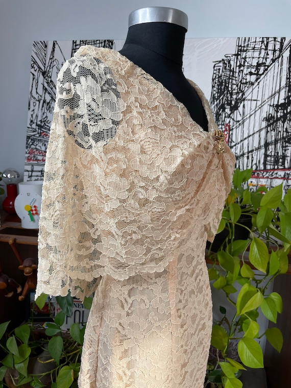 Lilli diamond lace dress Vintage Cream Wiggle Dre… - image 5