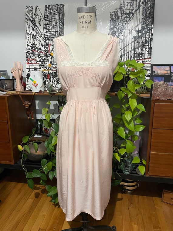 Vintage Pink Nightgown - Lingerie - Floral - 1940s